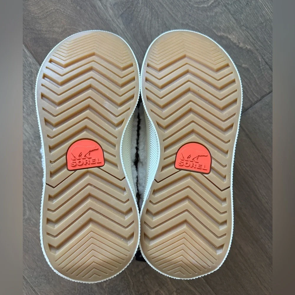 Sorel Out N About IV Mini Puffy Bootie Natural Cream Wedge Shoes Size 7.5 New